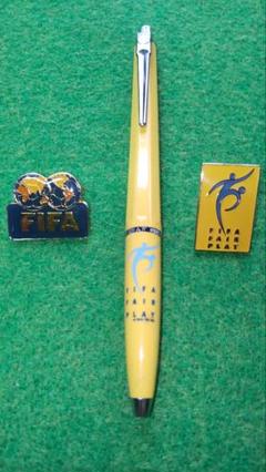 FIFA 連盟ロゴとFIARPLAYピンズ＆ボールペン レア３点セット！ Amazon.com : Lvcrizy 2023 8IN Trophy Replica Resin Soccer