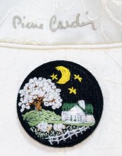 立体フランス刺繍　月夜の牧場　羊　桜　家　ブローチorヘアゴム　直径38㎜　新品