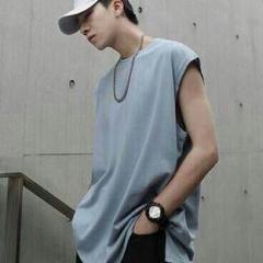 ノースリーブのTシャツベスト男性