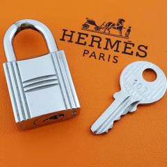 南京錠 エルメスの中古/未使用品 - メルカリ 新品即決 スヌーピー様 エルメス HERMES カデナ パドロック カギ 104番 キーホルダー