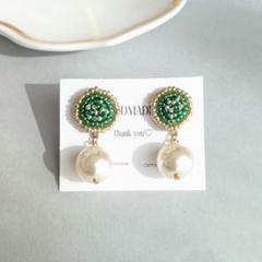 ビーズ刺繍ピアス　グリーン　大粒パール　ハンドメイド