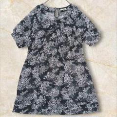 美品【オンザカウチ】シアータックワンピース　花柄　フレア　透け感　涼しい　黒