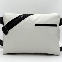 【美品】カワカワ イアパピヨネ ボディバッグ 15bis コラボ 希少 ホワイト 美品】カワカワ イアパピヨネ ボディバッグ 15bis コラボ 希少