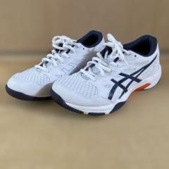 セール中23.5㌢中古美品　即日発送 ASICS バレーボールシューズ ホワイト