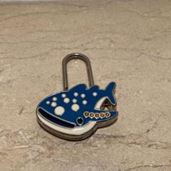 キーホルダー　ジンベイザメ　沖縄のサムネイル