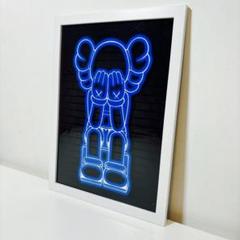 KAWS  type☆A4額装済アートポスター.#253★カウズタイプ 白額付きポスター】KAWS(カウズ)24ベアブリック(A4サイズ)の通販