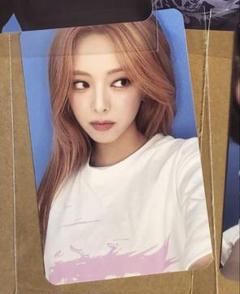 itzy ユナ GWBG ポップアップ 限定 Tシャツ トレカ itzy ユナ GWBG ポップアップ 限定 Tシャツ トレカ - メルカリ