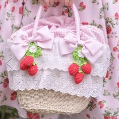 Beauty of the ages❤️専用いちごあみぐるみつきかごバック赤 Beauty of the ages❤️専用いちごあみぐるみつきかごバック赤