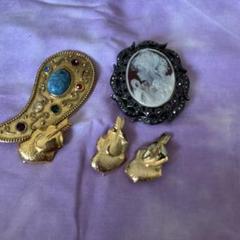 金色のカメオデザイン3個のピンバッチセット
