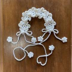 バブーシュカ　ヘッドドレス　カチューシャ ヘアバンド　編み物　白花　リボン　②のサムネイル