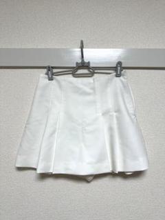 ZARA 白 プリーツ スコートのサムネイル