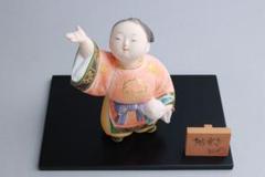 No4709 名工　博多人形師　中村信喬　『桃童子』　化粧箱　木立札付　送料無料 No4709 名工 博多人形師 中村信喬 『桃童子』 化粧箱 木立札付