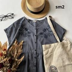 b1084＊ サマンサモスモス Vネック フロント刺繍 ギャザーコットンブラウスのサムネイル