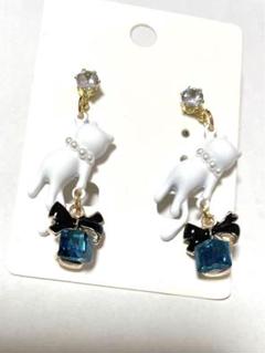 プレゼントゆらゆら白猫ピアス2 可愛い