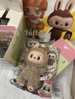 【正規品】ラブブ Toffee 2025年最新】labubu ぬいぐるみ toffeeの人気アイテム - メルカリ
