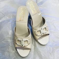 Ferragamo 蝶リボン フラットサンダル 方形トゥ 猫ヒール インソール