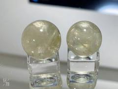 【天然石】シトリンスフィア 2個セット＋ガラス台座付 直径29mm.26.3mm