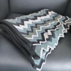♦【冬物SALE】ブランケット　マルチカバー　ニット　ギザギザ　グレー系