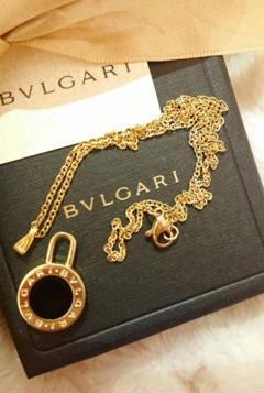 【正規 未使用】BVLGARI ビッグロゴ金×赤チャーム/ネックレスチェーン 正規 未使用】BVLGARIビッグロゴ刻印 金×白チャーム/ネックレス
