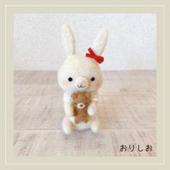 ぬいぐるみを持ったおりうさ