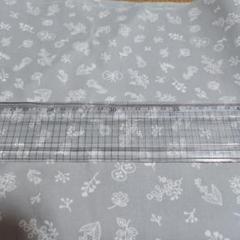 約90~100cm　スケア　生地　はぎれ　北欧　ちょうちょ　グレー