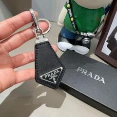 PRADA ブラックレザーキーホルダー 箱付き