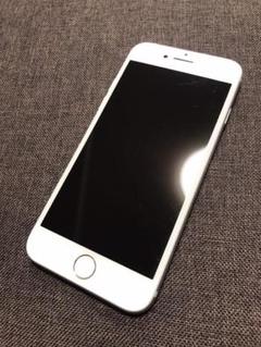 iPhone7 32GB au 希少なiOS 10.3.3 バッテリー100%