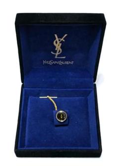 国内在庫 Saint Laurent サンローラン LOVE ピンバッチ Amazon.co.jp: (イヴ サンローラン) Yves saint Laurent Yves