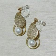 きらきら上品*ゴールド雫パール 樹脂イヤリング