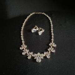 【美品】ゴールドラインストーンネックレス＆イヤリングセット