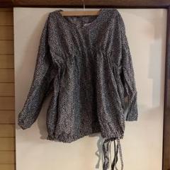 odami 小花柄トップス