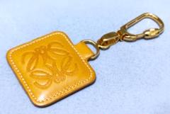 LOEWEロエベアナグラムキーホルダー／チャームイエロー系40028