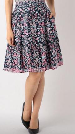 輝く高品質な 美品♥大人気完売♥トッカプリムラジュリアン刺繍スカート♥4 スカート