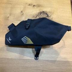 【セット販売】限定Rapha × APIDURAサドルバッグ+ハンドルバーバック APIDURA｜Alternative Bicycles