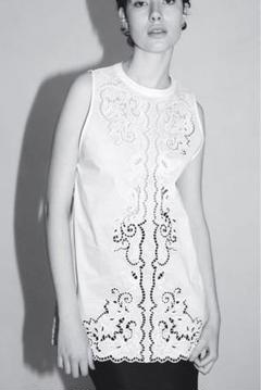 venica Scallop embroidery blouse