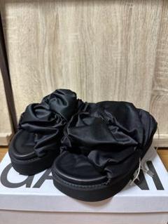 GANNI サテン プラットフォームサンダル ルーシュ入りのサムネイル