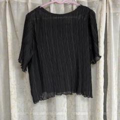 黒いしわ加工半袖トップスとキャミソールセット