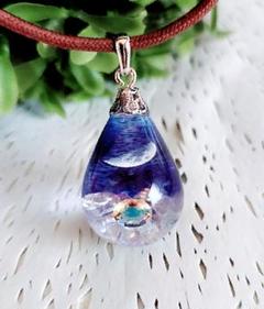 深海を照らす月明かり　レジンネックレス　アクセサリー