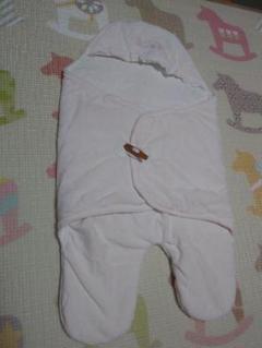 西松屋 ひらひら薄ピンクハート かわいいおくるみ