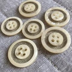 アイボリーの4つ穴ボタン 6個セット