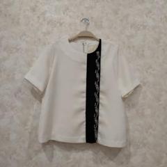 【美品】チェスティホワイトとブラックの半袖トップス サイズ1のサムネイル