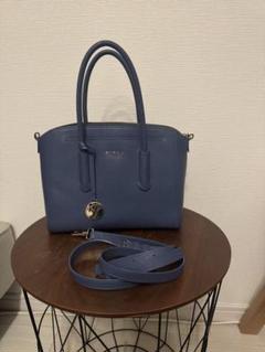 FURLA ブルーハンドバッグ ショルダーストラップ付き