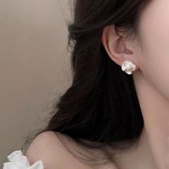 N085上品　カメリア　小ぶりイヤリング　痛くない　結婚式　おしゃれ　韓国　通勤のサムネイル