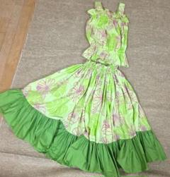 フラダンスドレス 緑色とピンクの花柄
