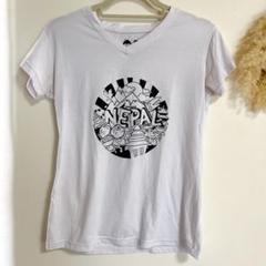 Urban yeti ロゴTシャツNEPAL グラフィック VネックTシャツ