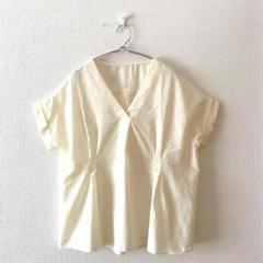 ☆【イング】ブラウス Vネック フレンチスリーブ バックタック 無地 M