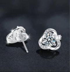 ☆FJ☆ 高品質 キュービックジルコニア1ct ピアス 三つ葉デザイン