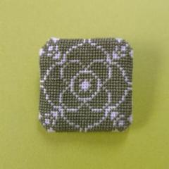 抹茶　刺繍ブローチ　コサージュ　クロスステッチ　タイル柄