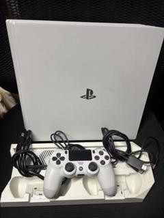 PlayStation4 Pro グレイシャー・ホワイト 1TBのサムネイル