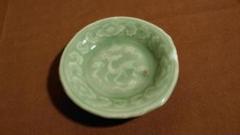 青磁　李朝　陽刻　龍の図　アンティーク李朝　菓子皿　アンティーク李朝　蔵出　2客 青磁 李朝 陽刻 龍の図 アンティーク李朝 菓子皿 アンティーク李